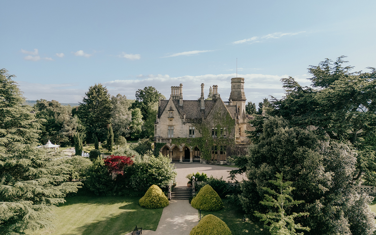 Manor By The Lake