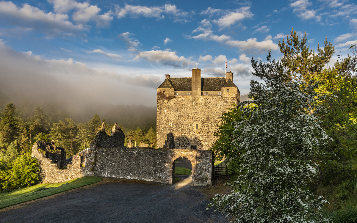 Neidpath Castle