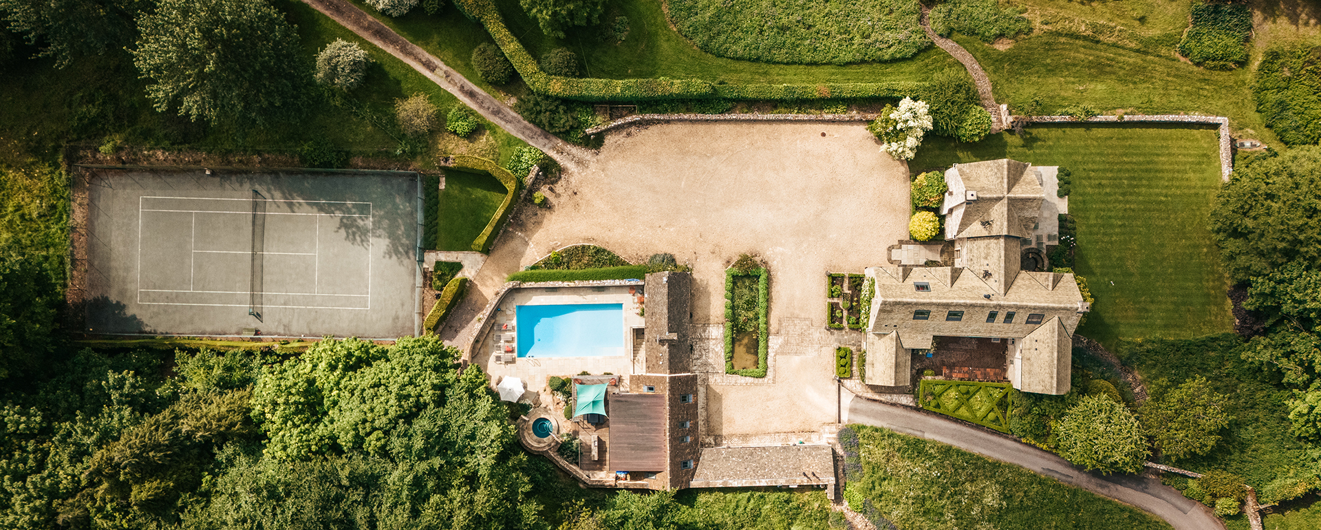 All-Inclusive vs. Dry Hire: What to Expect From Your Wedding Venue